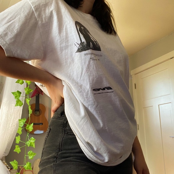 Hollywood’s Bleeding white graphic tee - Picture 1 of 4